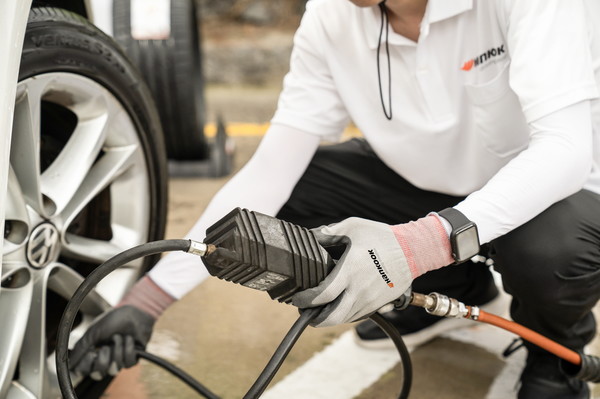 한국타이어가 지난 8월 고속도로 안전점검 캠페인 기간에 진행한 타이어 안전관리 현황 조사 결과, 점검 타이어 1,708개 중 40%인 690개의 타이어가 관리가 필요한 것으로 나타났다.