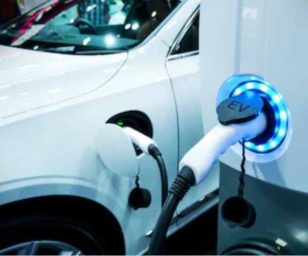 전기차 배터리 시장의 개발속도가 가속화되고 있다.