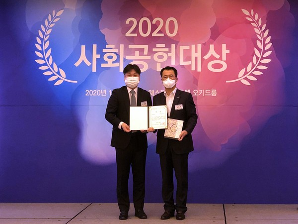 왼쪽: 홍영준 서울시복지재단 대표이사, 오른쪽: 정찬우 롯데칠성음료 HR부문장
