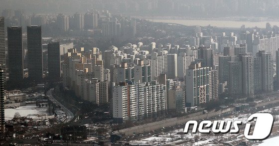 서울 여의도 63빌딩에서 바라본 용산구 아파트단지 (출처=뉴스1)
