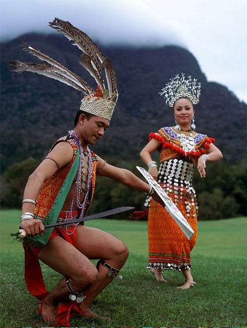 이반 부족의 전통 춤