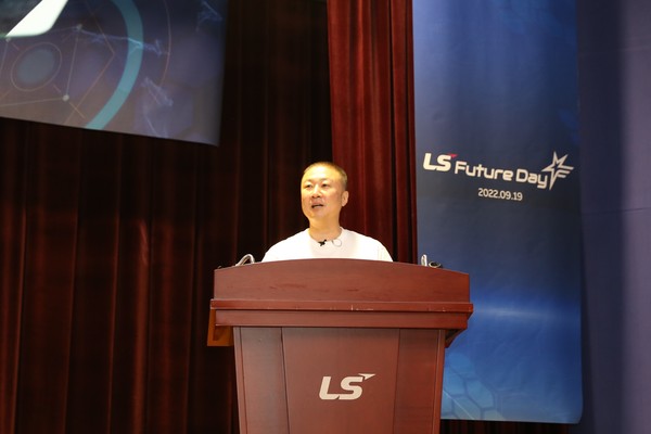 19일, 안양 LS타워에서 개최된 LS Future Day에서 구자은 LS그룹 회장이 격려사를 하고 있다