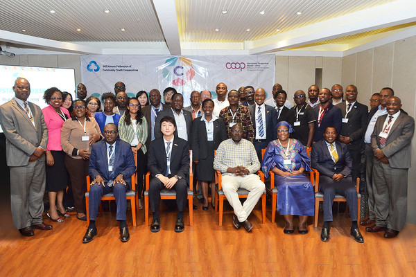 아프리카 18개국 협동조합 전문가 단체사진 (사진: 새마을금고 제공)