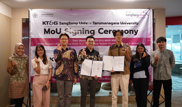  KT&G 상상유니브 인도네시아-따루마나가라 대학교 MOU 체결 사진.  