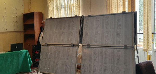 아제르바이잔 의회 선거가 진행된 가운데,바쿠 시내에 위치한 humanitarium의 중학교 ecyeum에 위치한 투표소의 모습. 선거는 현지시각 9일 오후 7시에 마무리된다.