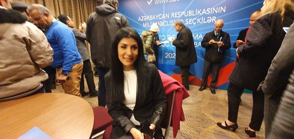 아제르바이잔의 이번 선거는 젊은이들의 후보 참여가 높았다. 이들은 아제르바이잔의 선거에 직접 참여하며 국가경제를 발전시키겠다는 의지를 밝혔다. 선거 직후 10일 바쿠 힐튼호텔에서 열린 소규모 미디어컨퍼런스에 참석한 독립당 젊은 당선인 나이거 아르파다라이 ( 사진)는"침체된 경기를 극복해 국민들이 편안한 삶을 살 수 있도록 할 것"이라고 말했다. 