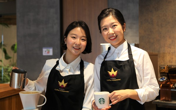 스타벅스 코리아 17대 커피대사 전주이(왼쪽),김성은(오른쪽) 파트너