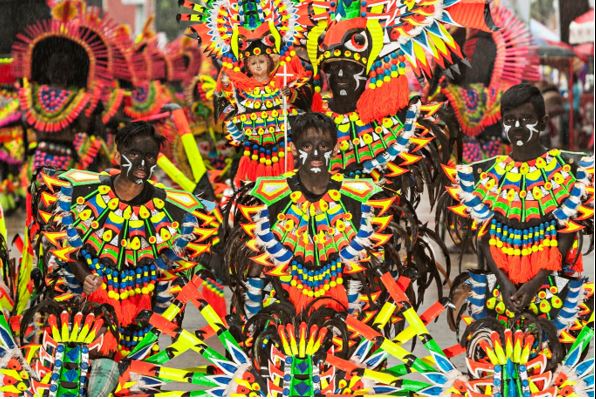 필리핀 칼리보의 아티-아티한 축제