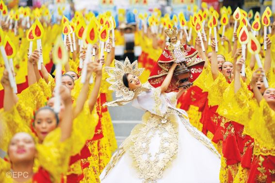 매년 1월 필리핀 세부 섬에서 열리는 민속 축제이자 종교 축제인 시놀룩 축제 