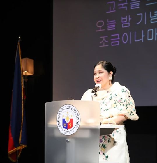 디존 데베가 주한 필리핀 대사가 13일 서울 그랜드 하얏트 호텔 에서 환영사를 하고 있다.