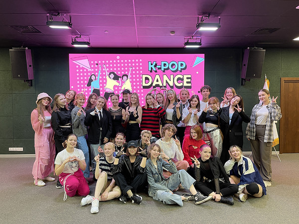 K-POP 챌린지 참가자들단체사진 (사진 : 주 러시아 한국 문화원 제공)