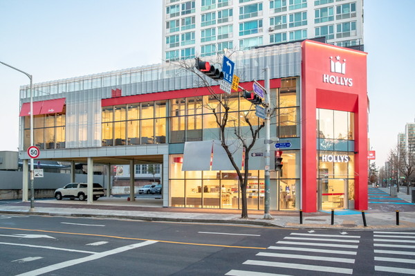 라이프스타일 브랜드 할리스가 지난 21일 경기도 고양시 화정동에 ‘화정DI점’을 오픈했다고 22일 밝혔다.